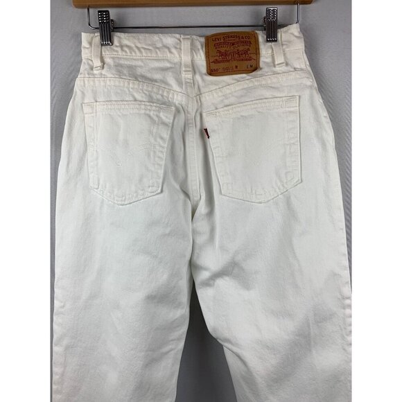 Levis 550TM Relaxed Fit Tapered Leg White Jeans Size 6 Petite M - Picture 3 of 5